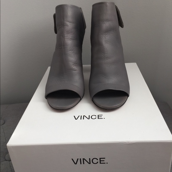 VINCE Faye Bootie. - Picture 2 of 6